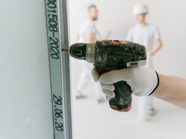 Bosch ou Black+Decker : quelle perceuse sans fil choisir ?
