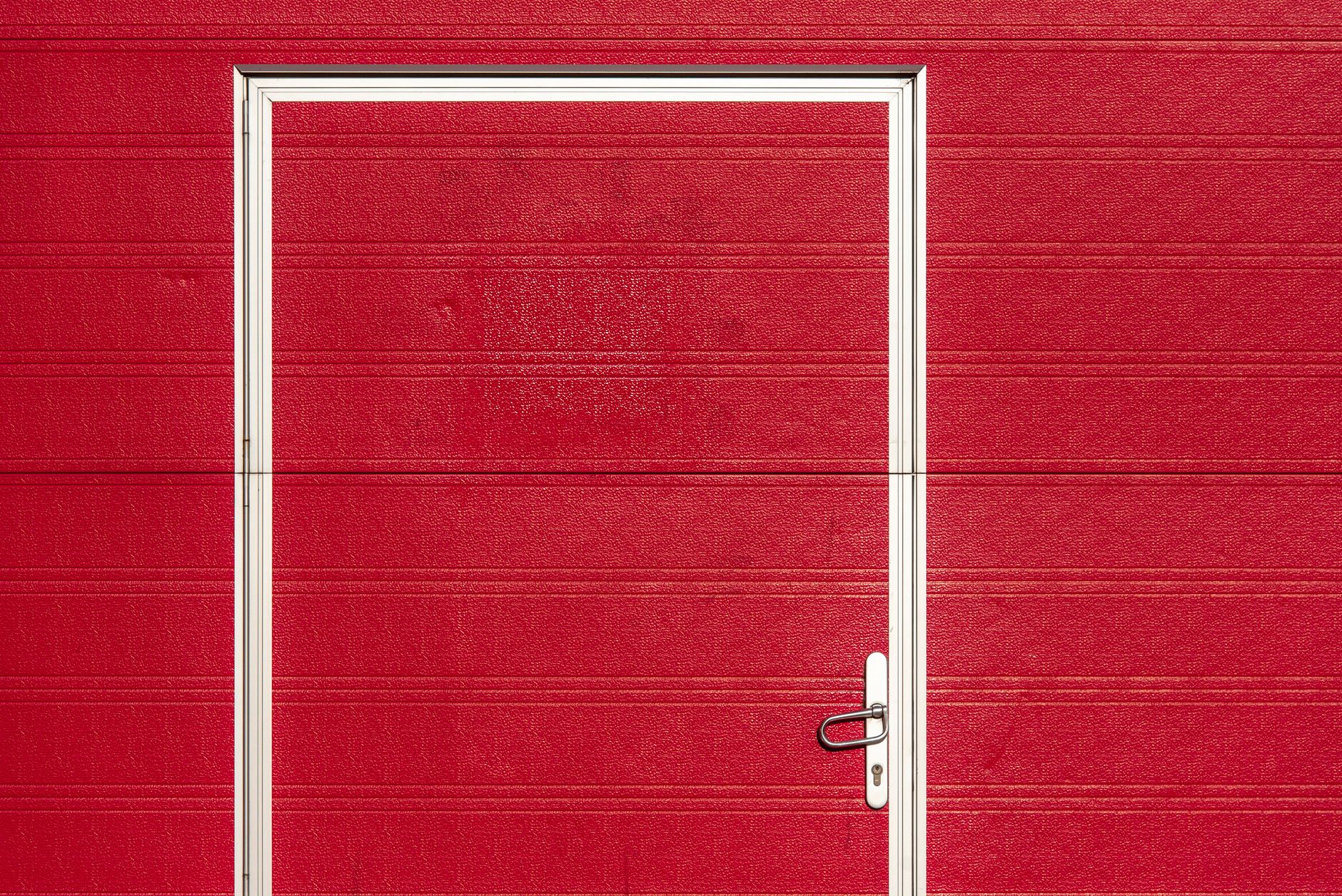 Ne laissez pas vos portes en bois s’ouvrir en guerre : 3 gestes simples contre l’humidité