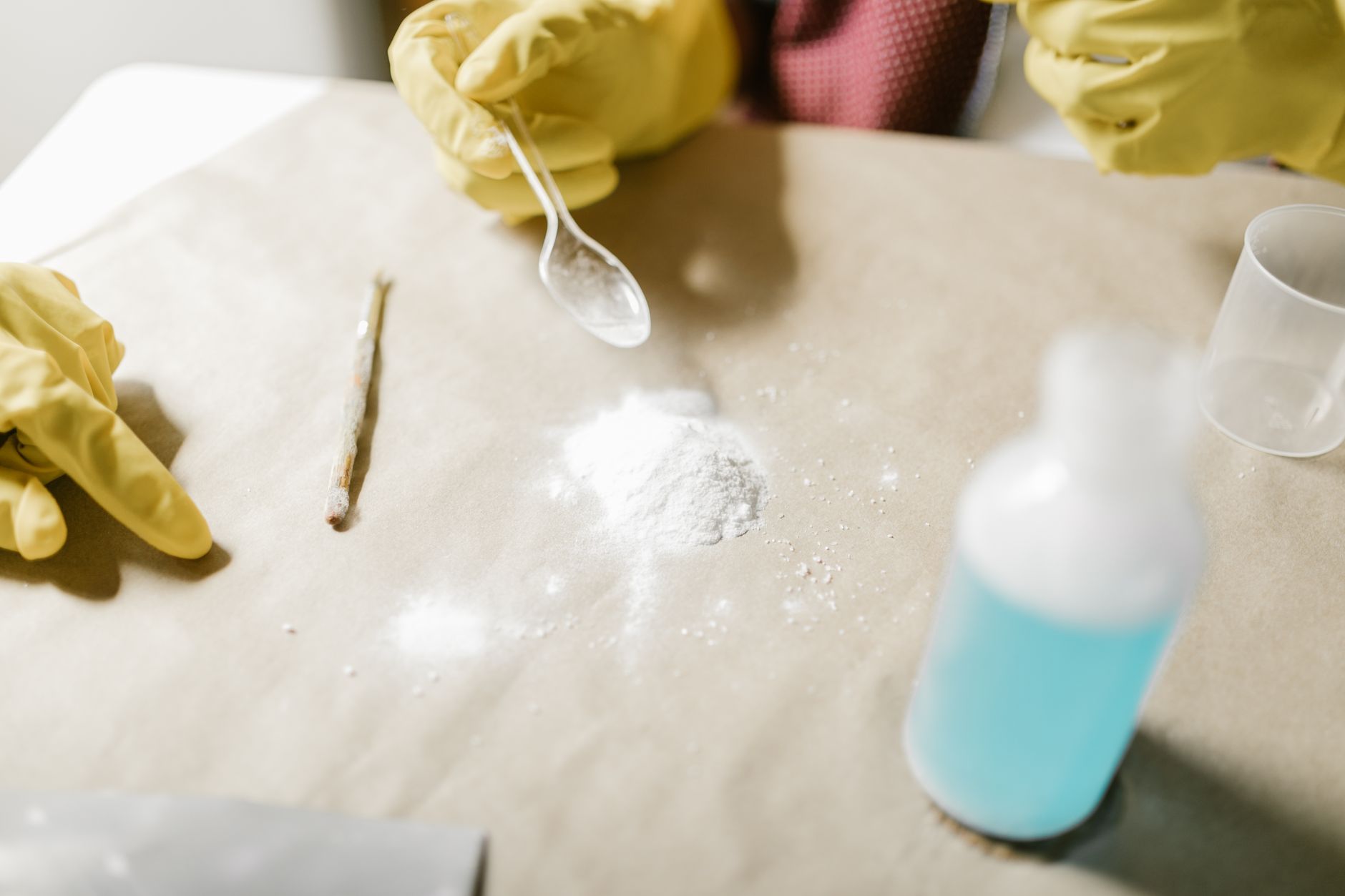 Éliminez les moisissures d'automne avec du bicarbonate