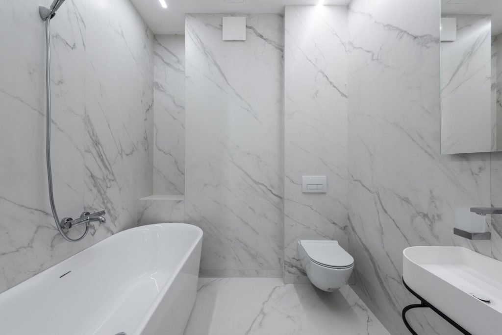 Réparer facilement un joint de douche en silicone ou carrelage