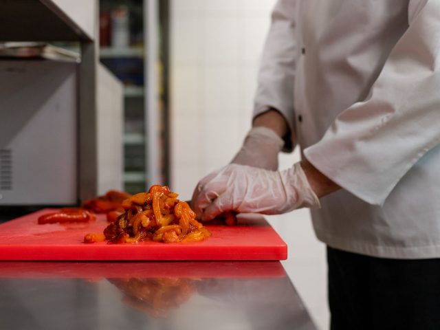 Burgers au poulet retirés : un risque de salmonellose à surveiller