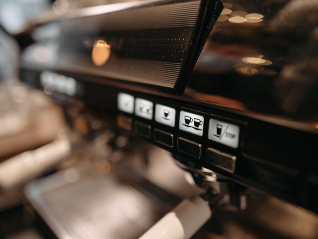 Économisez sur votre café : la De’Longhi Magnifica Evo à prix réduit chez Carrefour