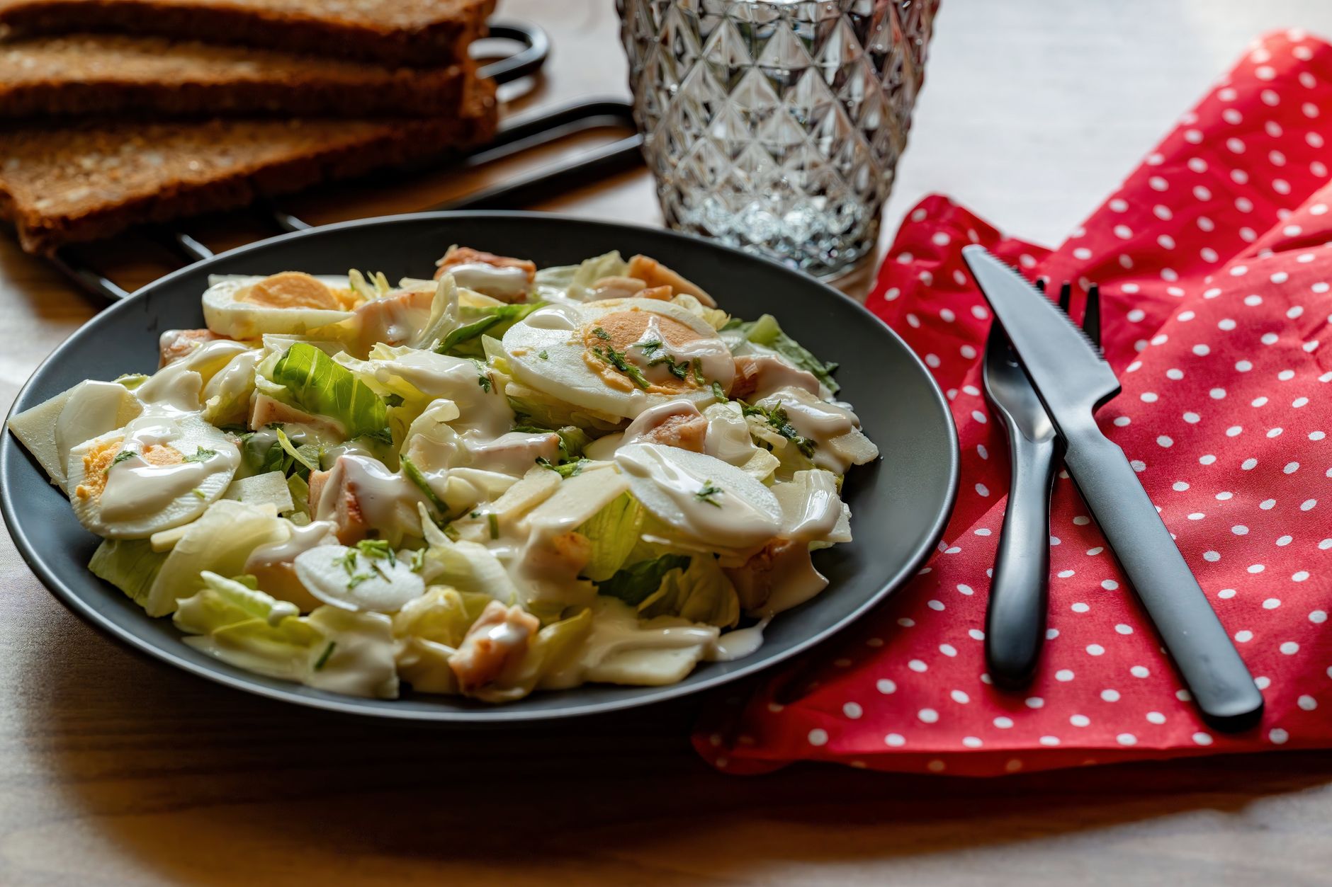 Alerte listeria : risque dans vos salades nordiques, agissez vite