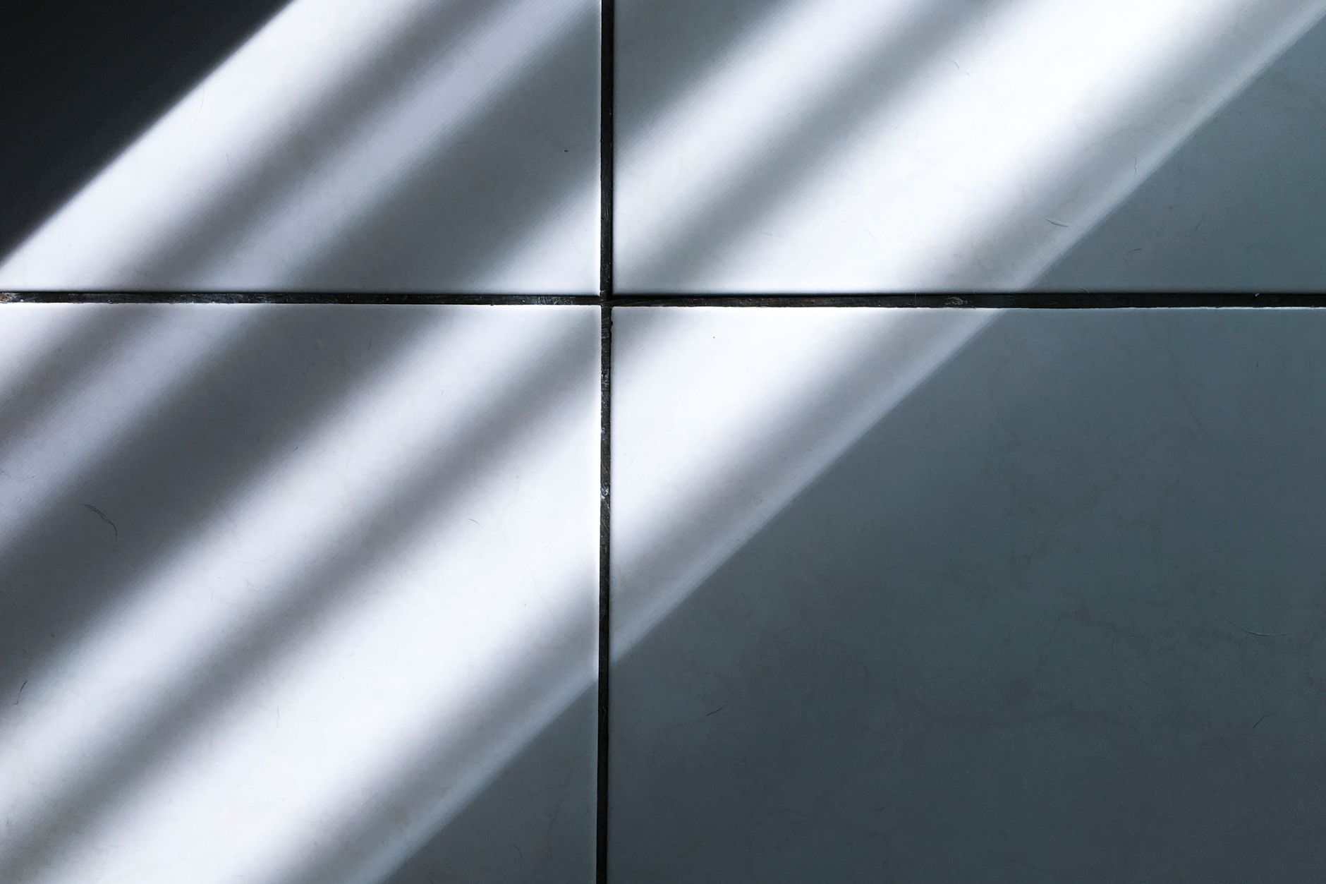 Vos joints de carrelage sont noirs ? Voici comment les cristaux de soude peuvent les raviver !