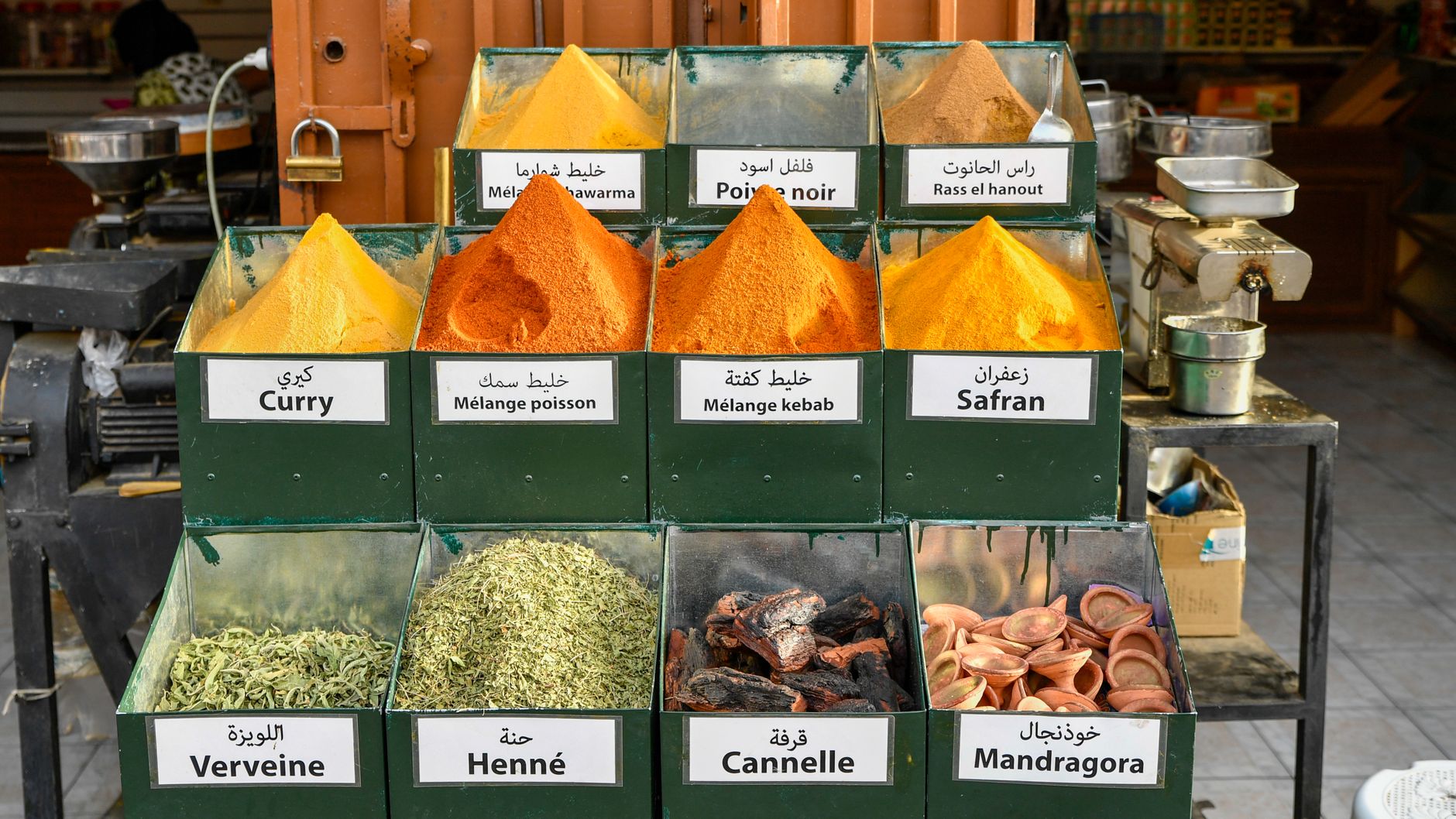 Ne mélangez jamais vinaigre blanc et Javel : un danger caché pour votre santé !