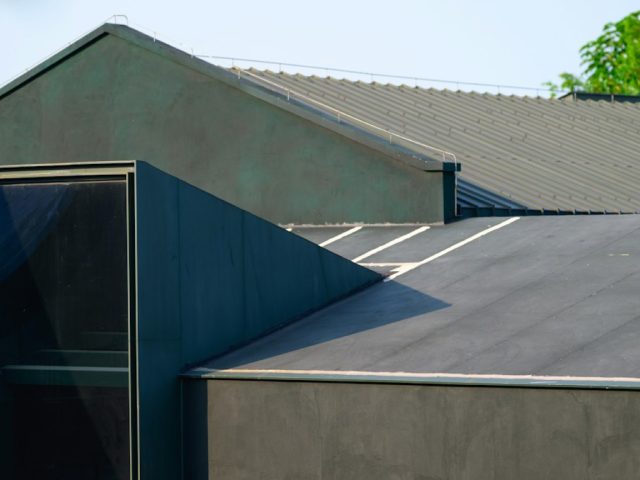 Prix d’une gouttière zinc : ce que contient vraiment le devis