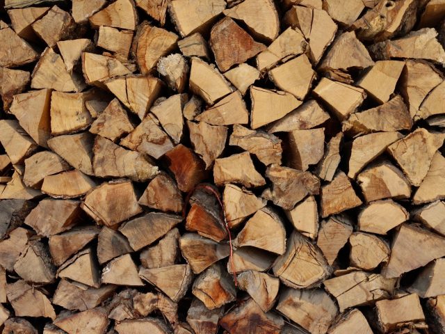 Bois de chauffage : comment éviter les arnaques cet hiver ?