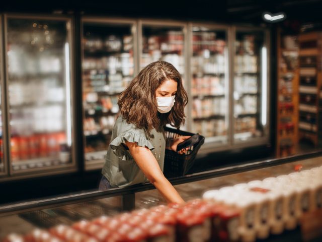 Alerte listeria : risque dans vos salades nordiques, agissez vite