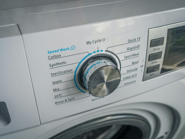 Votre lave-linge vous coûte cher ? Un simple réglage pourrait réduire votre facture d’électricité de 80 % !
