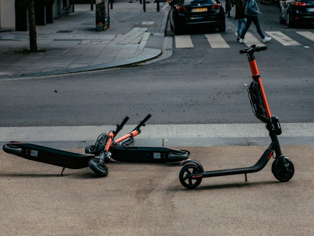 Trottinettes électriques à Nantes : la police renforce la répression face aux incivilités