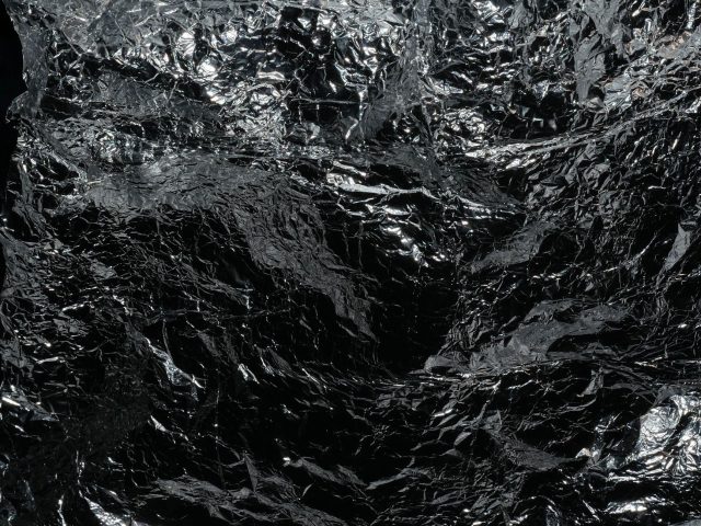 Vous gaspillez votre chauffage ! Découvrez comment une feuille d’aluminium peut tout changer