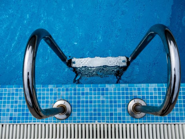 Piscine : la température clé pour éviter le marécage au printemps